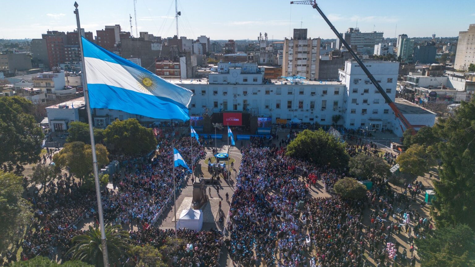 4.500 estudiantes de Morón prometieron fidelidad a la Bandera 